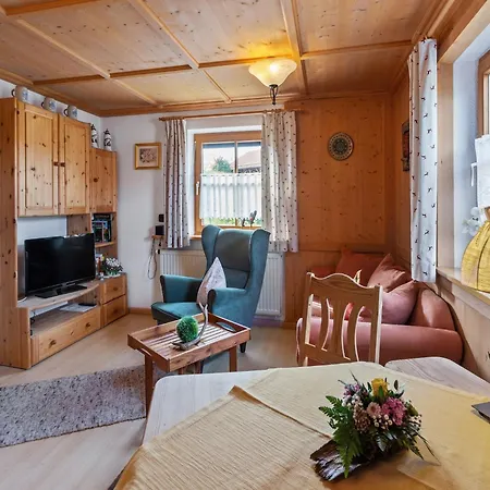 Alpenapartment Mit Garten アパート Trauchgau